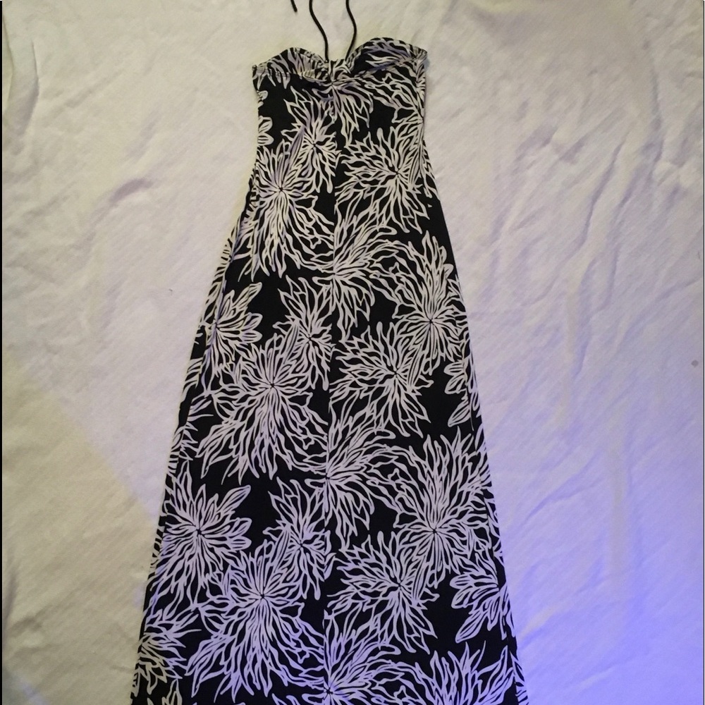 Sexy Black and White Maxi-Dress - Picture 5 of 9